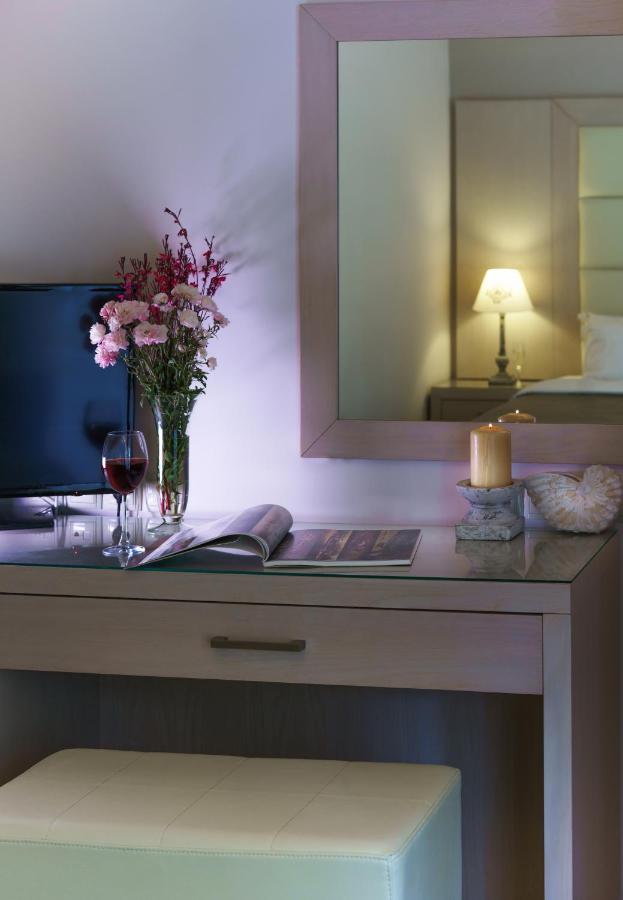 Rahoni Cronwell - Executive Suite
