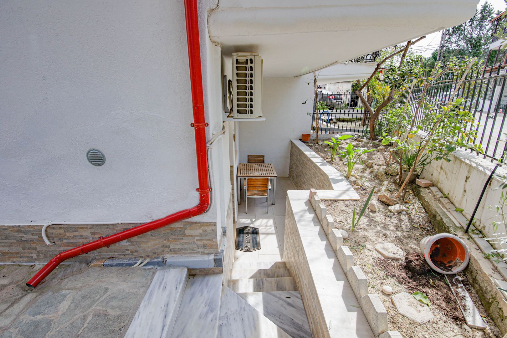 Side Image 9