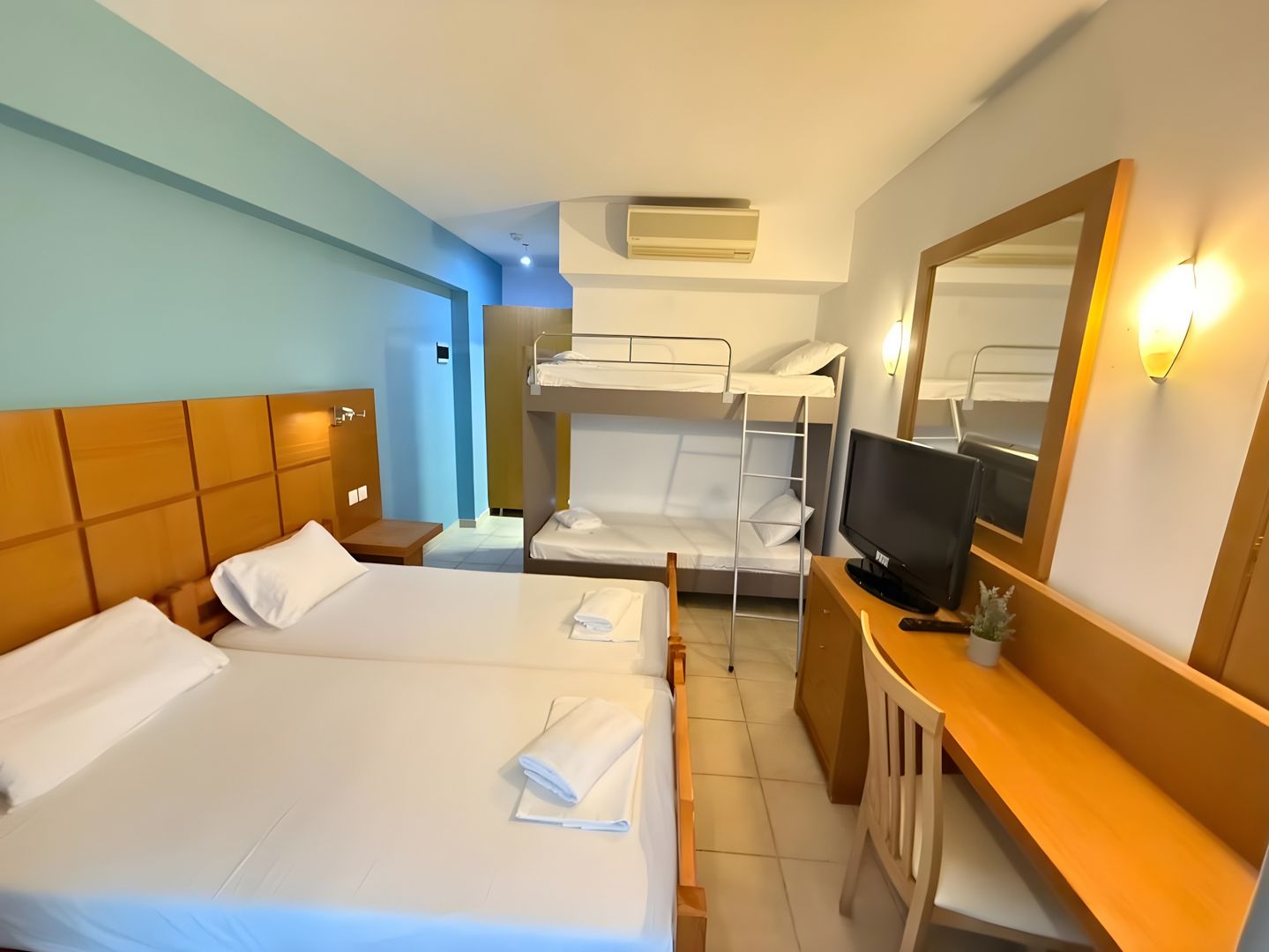 Haris Hotel - Family Room
