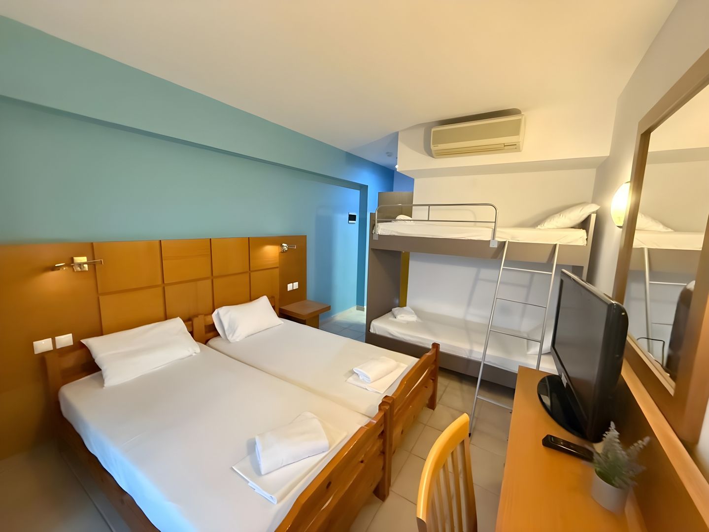 Haris Hotel - Family Room