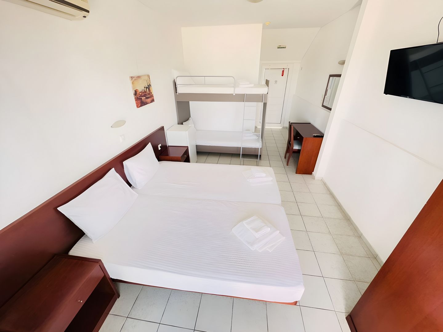Haris Hotel - Family Room