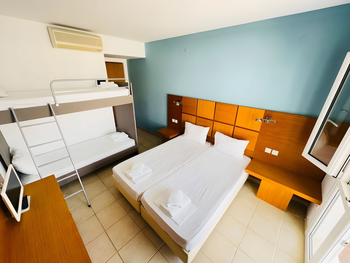 Haris Hotel - Family Room